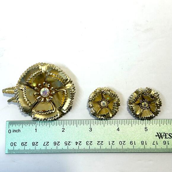 Vintage 60's Gold Plated Ruffle Petal Flower Brooch Earrings Set - Picture 6 of 6
